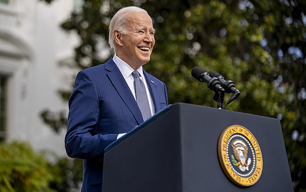 Desítky miliard dolarů pro Ukrajinu a zákaz TikToku. Biden to podepsal