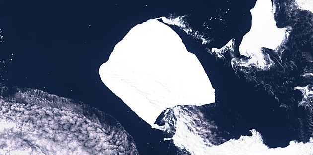 Největší ledovec světa po desetiletích odplouvá od Antarktidy, míří do „aleje“