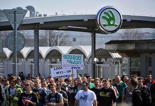 Stávka zastaví výrobu ve Škodovce. Odboráři v Mladé Boleslavi vyjdou do ulic