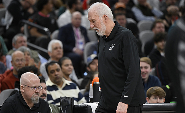 Trenér Popovich při zápase NBA pokáral fanoušky za bučení na Leonarda