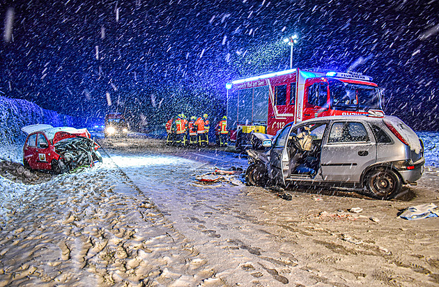 Sníh způsobil v Německu dopravní chaos, v Hesensku žáci nocovali ve škole