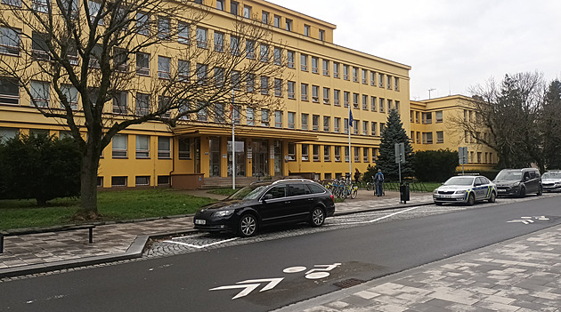 Razie v Pardubicích pokračuje i dnes, kvůli kauze zasedne republikové vedení ANO