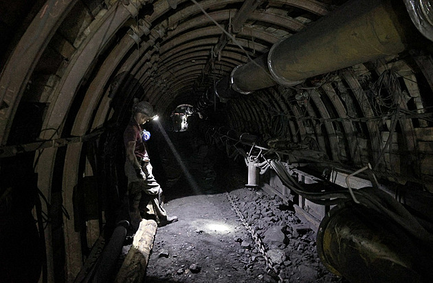 Ruský útok vypnul proud v osmi dolech na Ukrajině. Evakuují se tisíce horníků