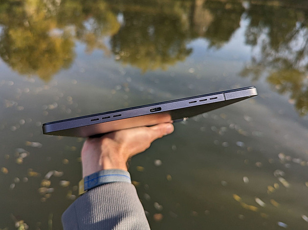 Je to ideální levný tablet nejen do postele. Recenze TCL Nxtpaper 11