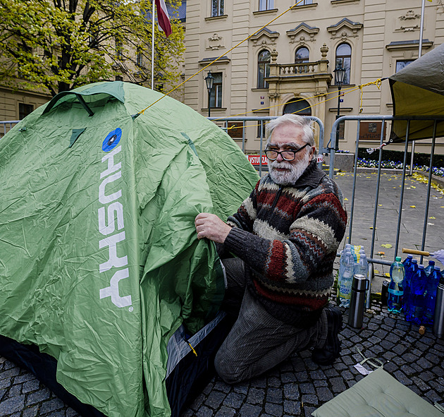 Úřad napomenul hladovějící disidenty, neoprávněně zabrali čtyři metry čtvereční