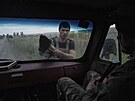 Ukrajintí vojáci na cest na frontu v Doncké oblasti (28. ervna 2023)