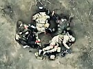 Tla ruských voják na bojiti u Avdijivky na zábrech z ukrajinského dronu...