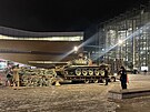 Helsinky. Zniený ruský tank ped budovou finského parlamentu (22. listopadu...
