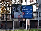 Strana Fidesz nechala po Maarsku nainstalovat billboardy namíené proti...