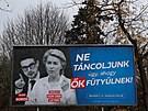 Strana Fidesz nechala po Maarsku nainstalovat billboardy namíené proti...