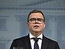 Finský premiér Petteri Orpo hovoí na tiskové konferenci v Helsinkách. (28....
