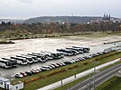 Pra�ská Letenská plá� se plnila odborá�i. Po�adatelé na míst� �ekali a� sedm...