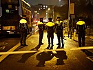 Policisté v irském Dublinu pracují poblí místa, kde bylo pobodáno nkolik dtí...