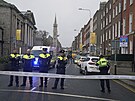 Policisté v irském Dublinu pracují poblí místa, kde bylo pobodáno nkolik dtí...
