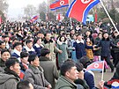 Lidé se shromaují bhem voleb do obvodu provincie Jiní Hamgjong. Volí se...