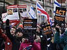 Desetitisíce lidí se v nedli sely v Londýn na pochodu proti antisemitismu a...