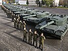 P�áslavická kasárna a v�ech �trnáct tank� Leopard 2A4