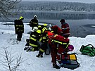 Hasi�i zachra�ovali �enu z p�ehrady v Jizersk�ch hor�ch.