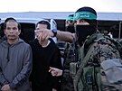 Proputní rukojmí, které palestinské hnutí Hamás uneslo z Izraele. (24....