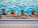 Handicapovan� plavci tr�nuj� v bud�jovick�m baz�nu.