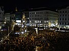 Davy lid� na brn�nsk�m n�m�st� Svobody p�ihl�ely rozsv�cen� zdej��ho v�no�n�ho...