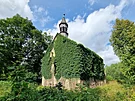 Kostel ze 16. století v polské vsi Okrzeszyn na hranicích s eskem je na prodej.