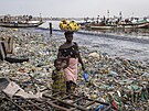 Zátoka Hann Bay v Senegalu se v posledních letech mní ve skládku. (29. záí...