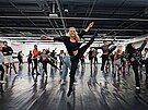 Dance Life! nab�dne presti�n� sout�e ve street dance, stepu nebo standardn�ch...
