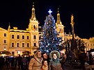 Advent v Pardubic�ch za��n� v�dy prvn�m rozsv�cen�m stromu na Pern�t�nsk�m...
