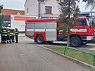 Policist� s hasi�i zajistili okol� ubytovny v Jind�ichov� Hradci, kde anonym...