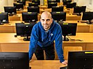 U�itel matematiky a informatiky Petr Hochman je jedn�m ze dvou kantor�, kte��...