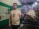 Vdec Jan Walter ze Západoeského muzea ukazuje hnízdo srn asijské objevené v...