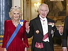 Královna Camilla a král Karel III. na banketu v Buckinghamském paláci u...