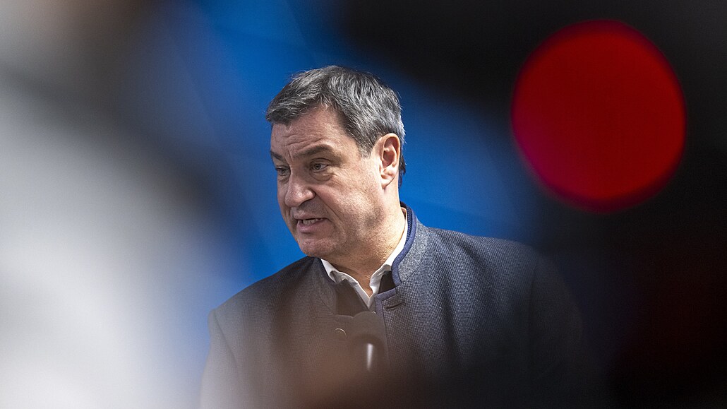 Bavorský premiér Markus Söder spolen s bavorským ministrem vnitra Joachimem...