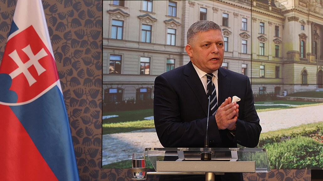 Premiér Petr Fiala (ODS) a slovenský premiér Robert Fico na tiskové konferenci...