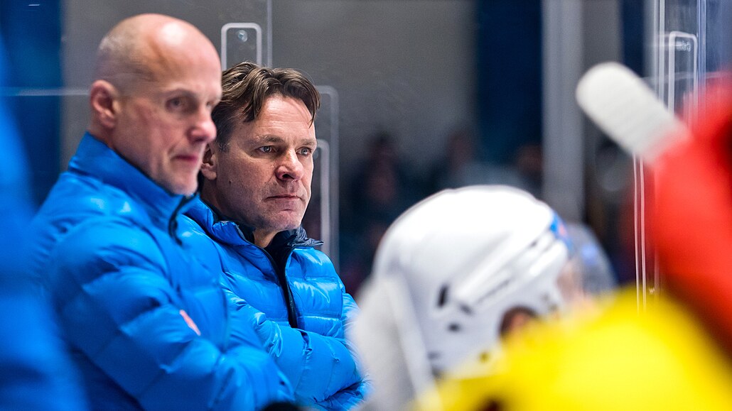 Rytí�i Kladno - HC �koda Plze�, hokejová extraliga. Petr Ko�ínek, trenér Plzn�,...