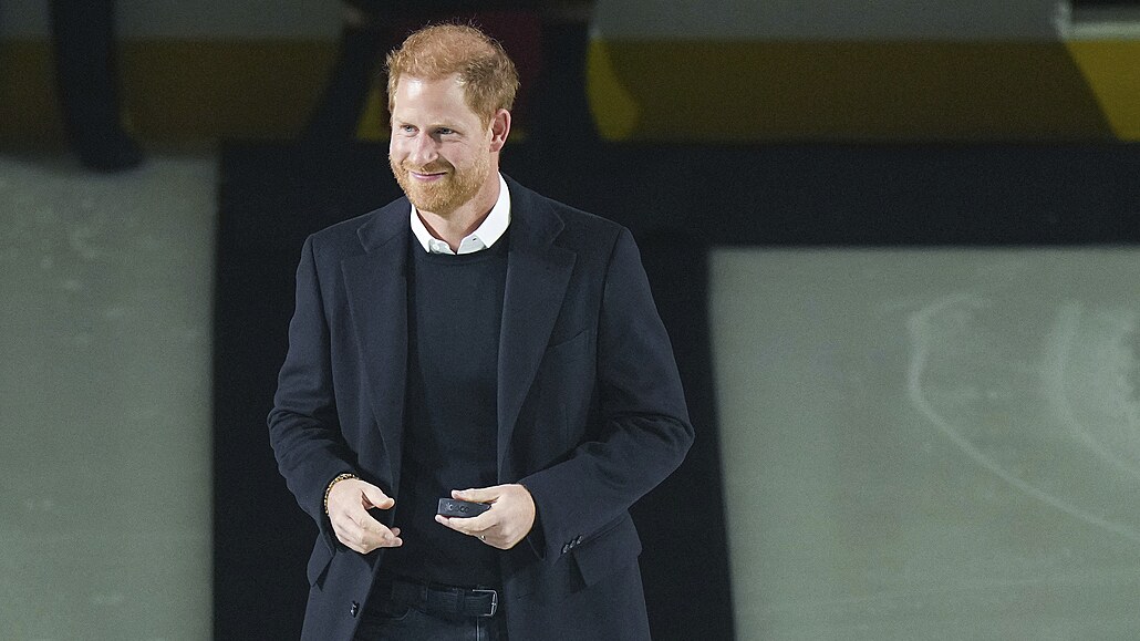 Princ Harry na hokejovém zápase Vancouver Canucks proti San Jose Sharks...