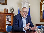 Ministr školství, mládeže a tělovýchovy Mikuláš Bek.