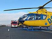 Vrtulník zasahuje u nehody nákladního auta a cisterny na D2 ped Brnem