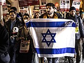 Průvod v Praze za propuštění izraelských dětí unesených Hamásem. (20. listopadu...