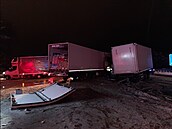 Nehoda několika kamionů na dálnici D1 u sjezdu na Humpolec. (28. listopadu 2023)