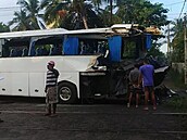 Na Srí Lance se srazil autobus plný českých turistů s vlakem. (29. listopadu...