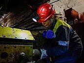 V uhelném dole v Dněpropetrovské oblasti pracují ženy. (22. listopadu 2023)