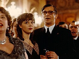 Magdalena Reifová a Ji�í Barto�ka ve filmu Jen o rodinných zále�itostech (1990)