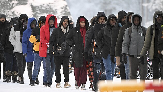 Migranti z Blzkho vchodu na rusko-finskm hraninm pechodu Salla (23. listopadu 2023)