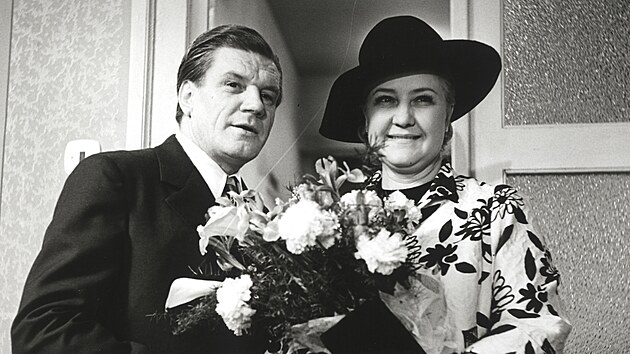Jaroslav Mouka a Antonie Hegerlkov ve filmu V kadm pokoji ena z roku 1974.