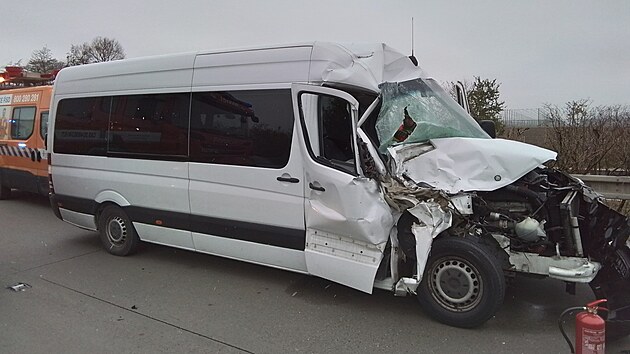 Nehoda dodvky a nkladnho auta na D35 u Olomouce (27. 11. 2023)