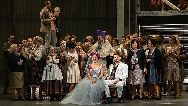 Scna ze ostakoviovy opery Lady Macbeth Mcenskho jezdu v prask Sttn opee