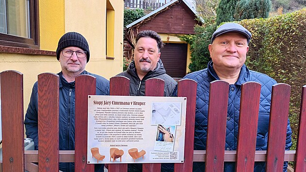 Odhalen� pam�tn� cedule p�ipom�naj�c� stopu J�ry Cimrmana v Krupce