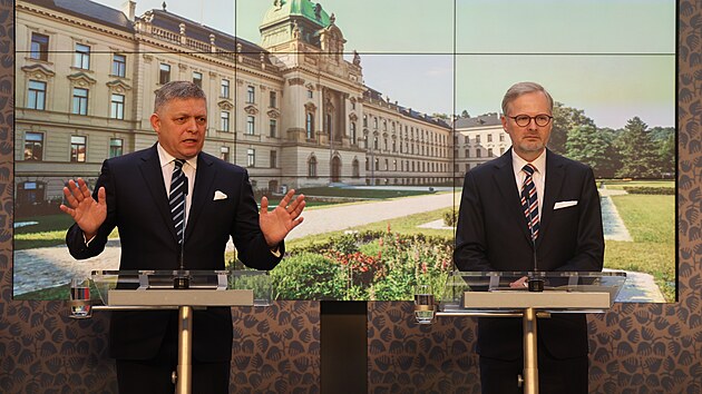 Premir Petr Fiala (ODS) a slovensk premir Robert Fico na tiskov konferenci po jednn (24. listopadu 2023)